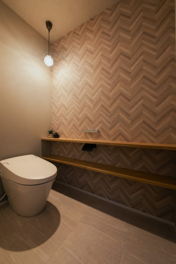 落ち着くナチュラルインテリアのトイレ