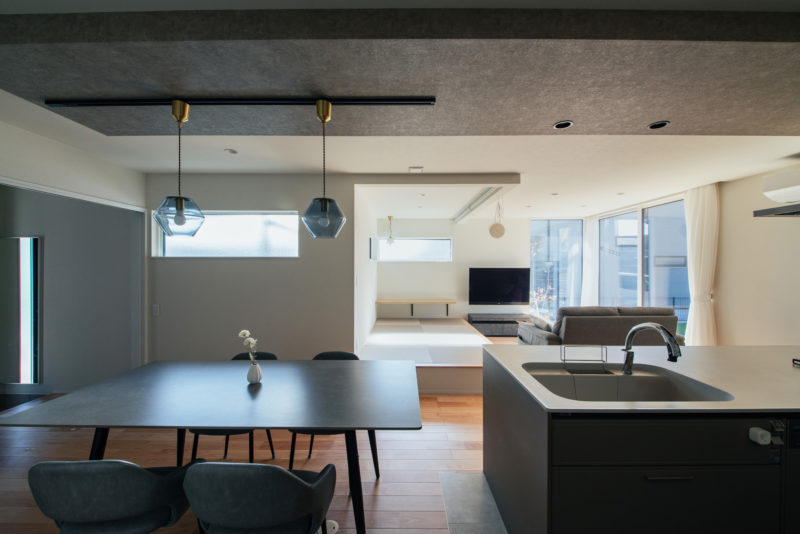 富士山を望む角窓のあるLDK