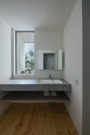 植栽を楽しめる洗面スペース