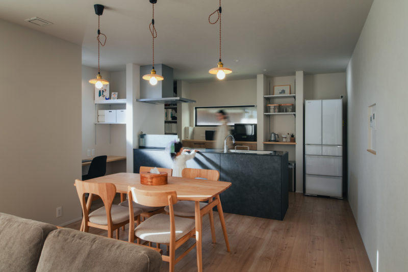 リビングを見渡せる対面キッチン