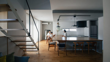 四世帯が集う造作ダイニングのある家