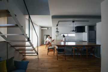 四世帯が集う造作ダイニングのある家