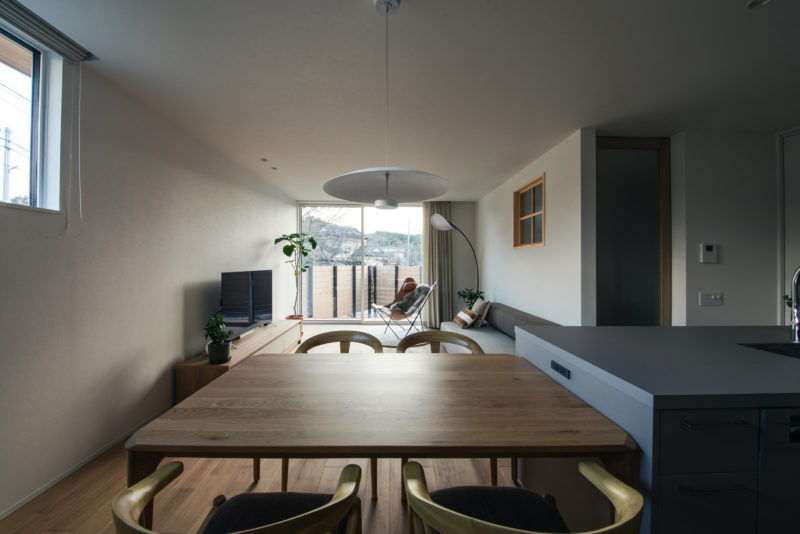 山並のみを楽しめる窓計画と外構計画